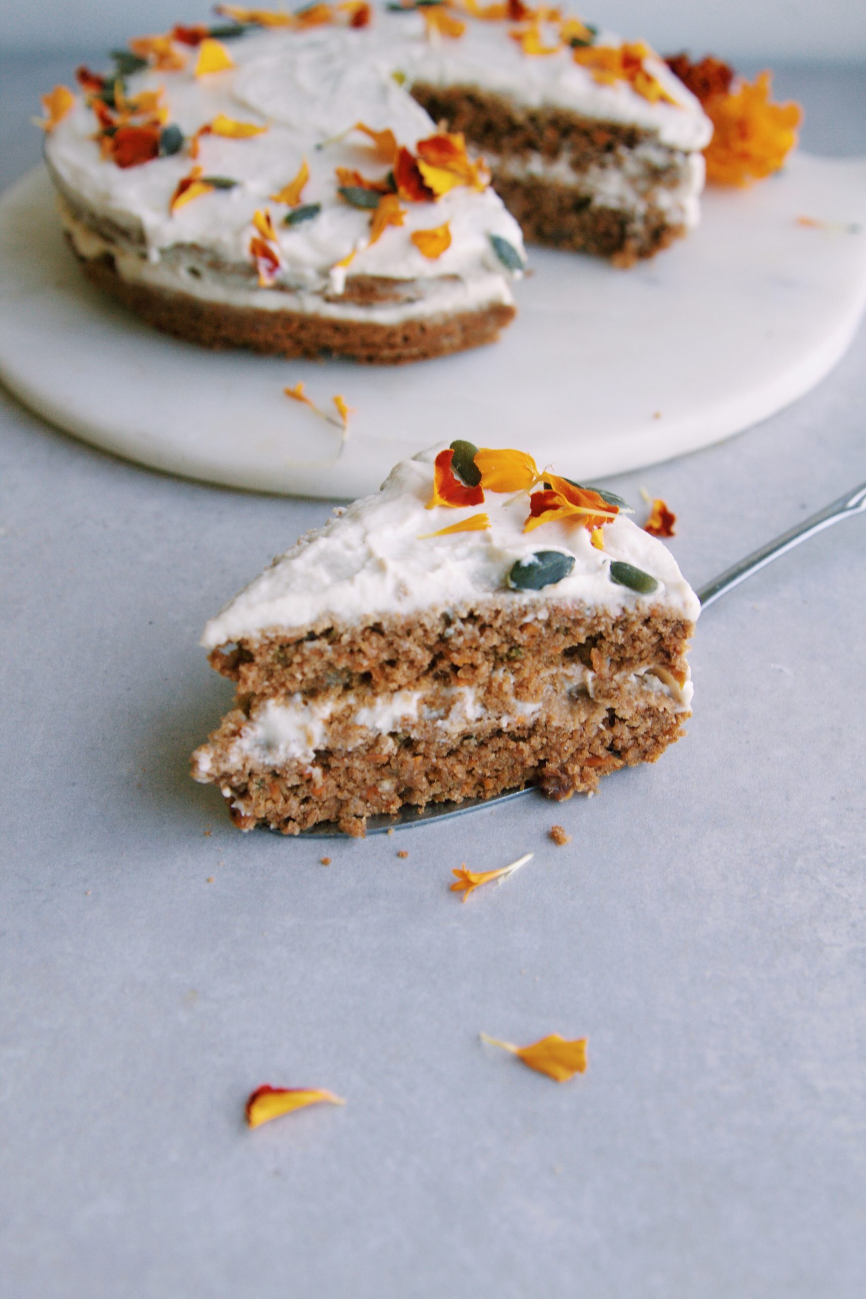 Healthy Carrot Cake + Frosting recipe {Vegan, Gluten free, Oil free